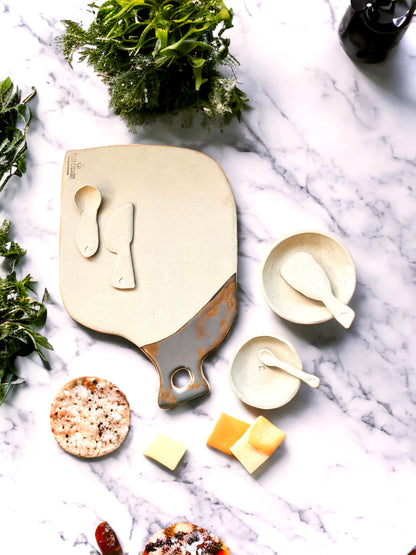 Hygge Cheeseboard & Cutlery set (7 Pieces)
